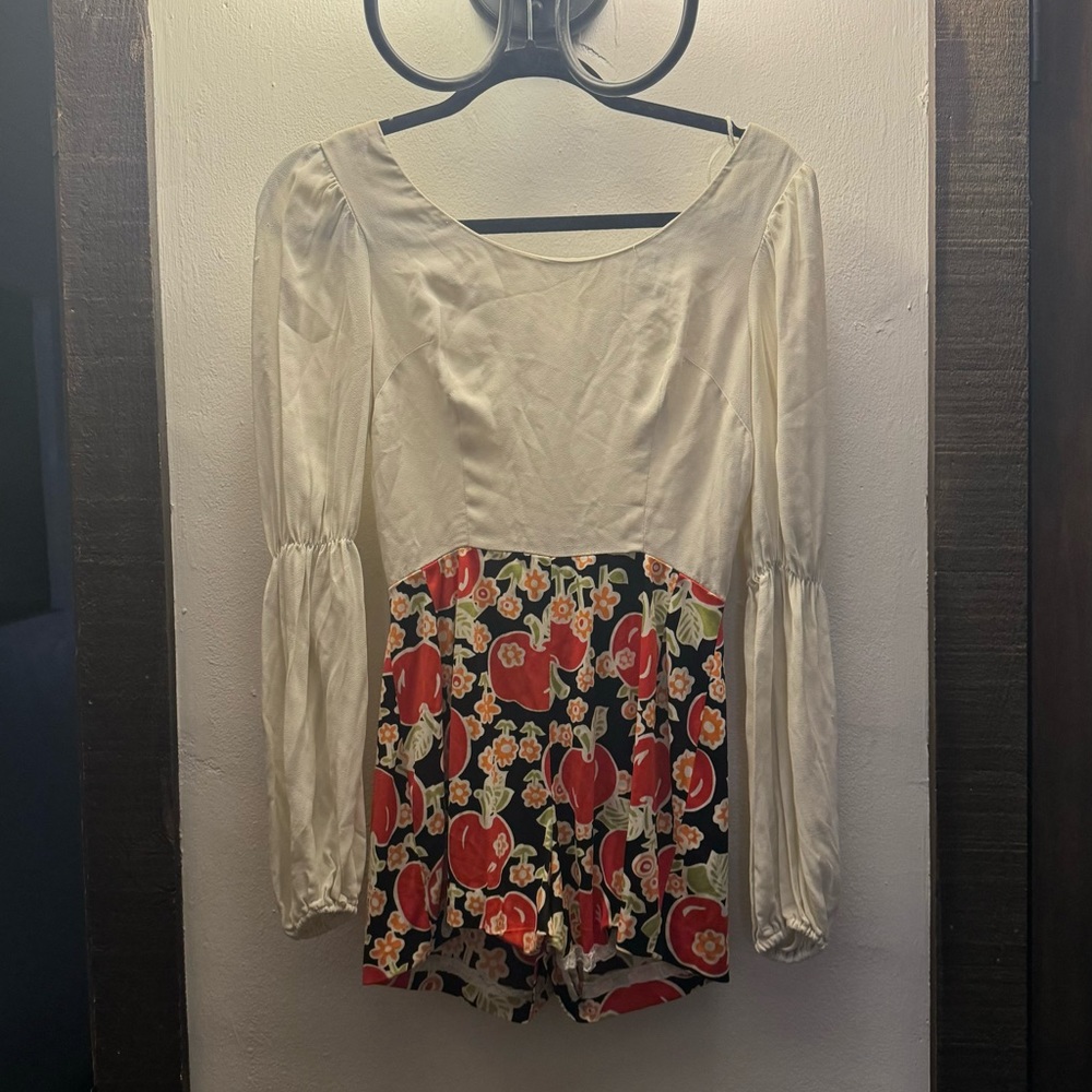 Vintage 70s jumper! Small waist. Would fit size 2 the best!